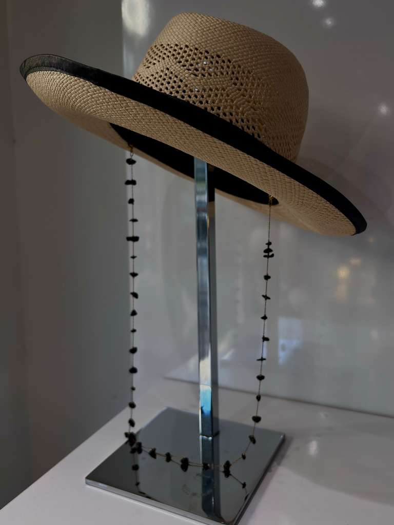 Ebène Hat